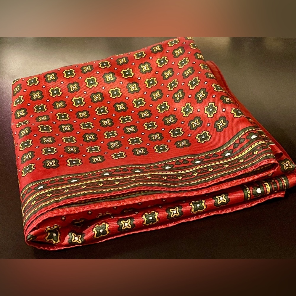 Women’s Vintage Classic Square Scarf - Picture 2 of 5